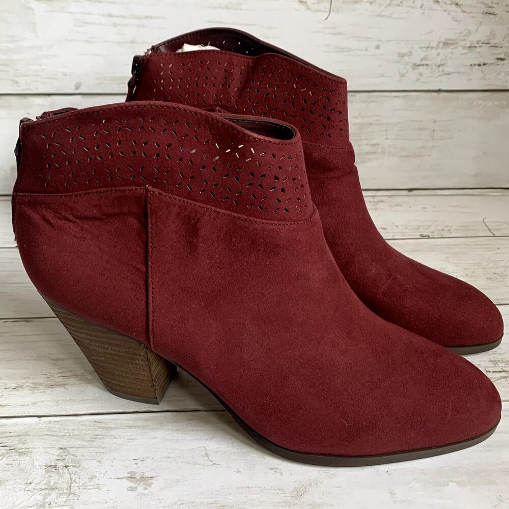 NWT‎ Violet & Red Jackson Laser Cut Topline Booties in Burgundy Red
